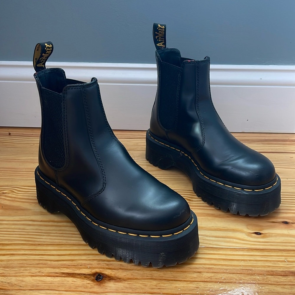 Doc Marten 2976 Quad Smooth Leather Platform Chelsea Boot